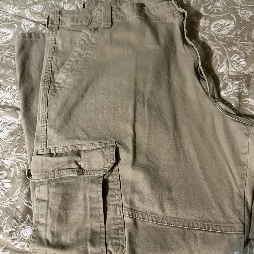 Wrangler Men's Cargo Pants in Khaki Tan